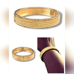 💞Vintage Gold Tone Stacked Coils Hing Clasp Bangle Bracelet